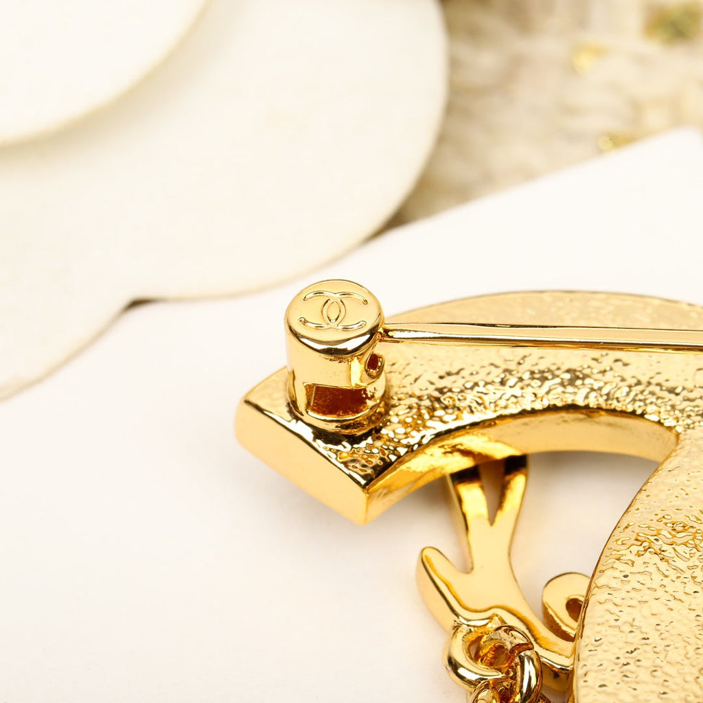 Chanel Black Chain 18K Gold Brooch product image 6, provided for visual reference and product detail review