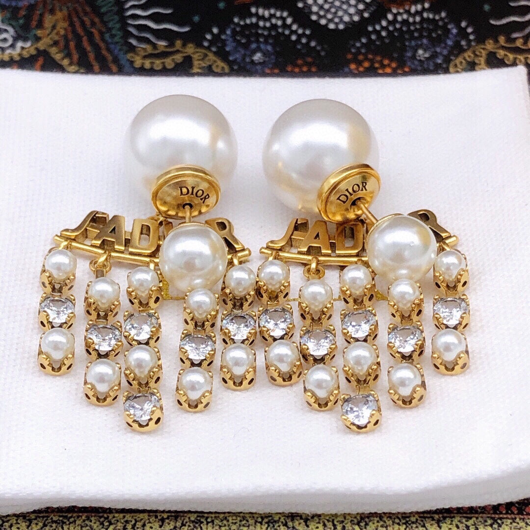 Dior J'Adior Pearl 18K Gold Earrings product image 4, provided for visual reference and product detail review