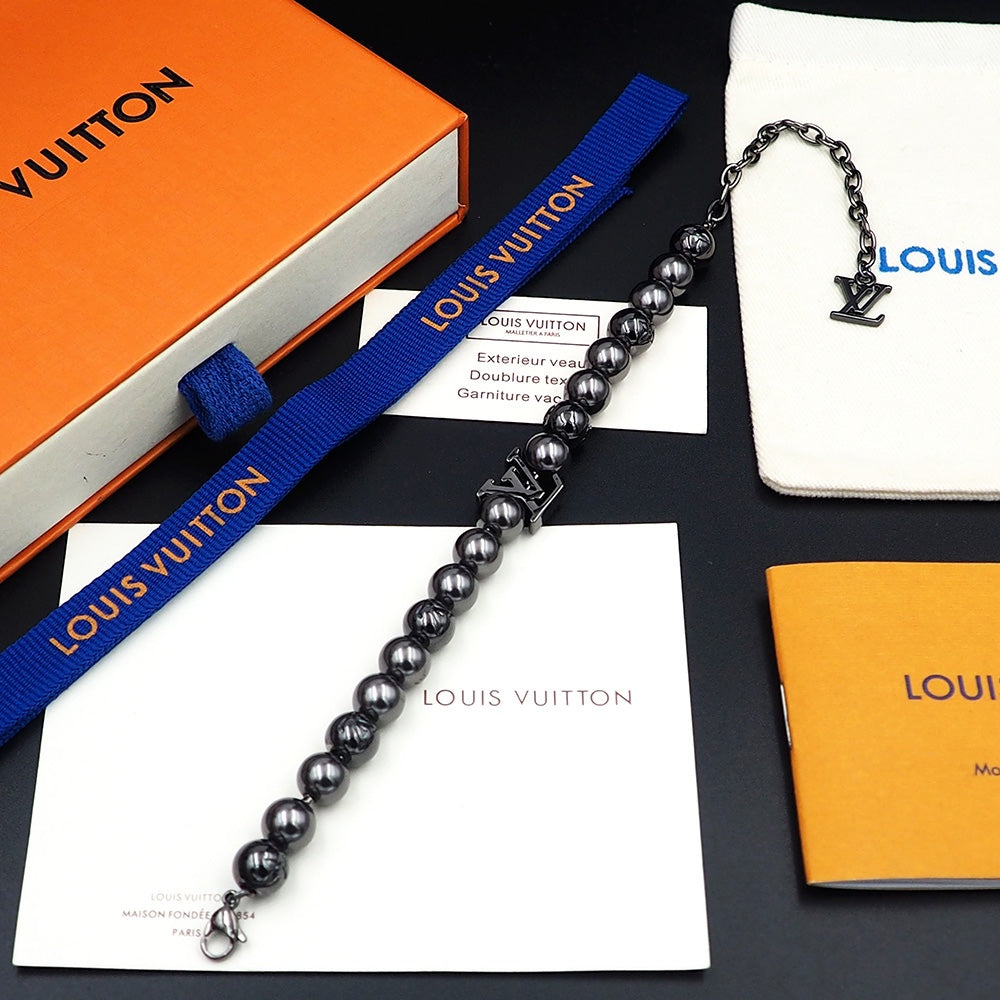 Louis Vuitton Monogram Pearls 18K Gold Bracelet product image 6, provided for visual reference and product detail review
