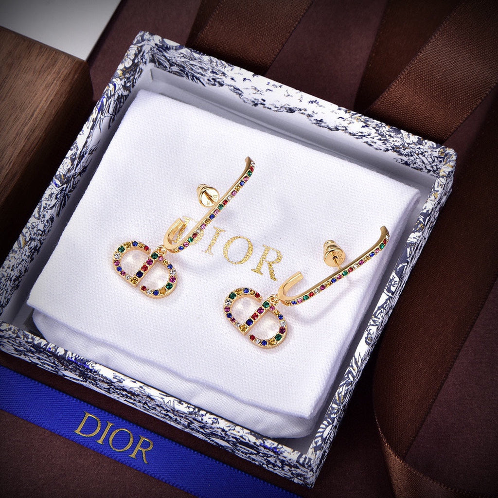 Dior 30 Montaigne Crystals 18K Gold Earrings product image 8, provided for visual reference and product detail review
