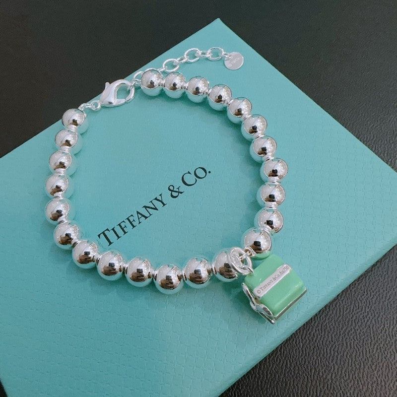 Tiffany Return to Blue Gift Box 18K Gold Bracelet product image 6, provided for visual reference and product detail review