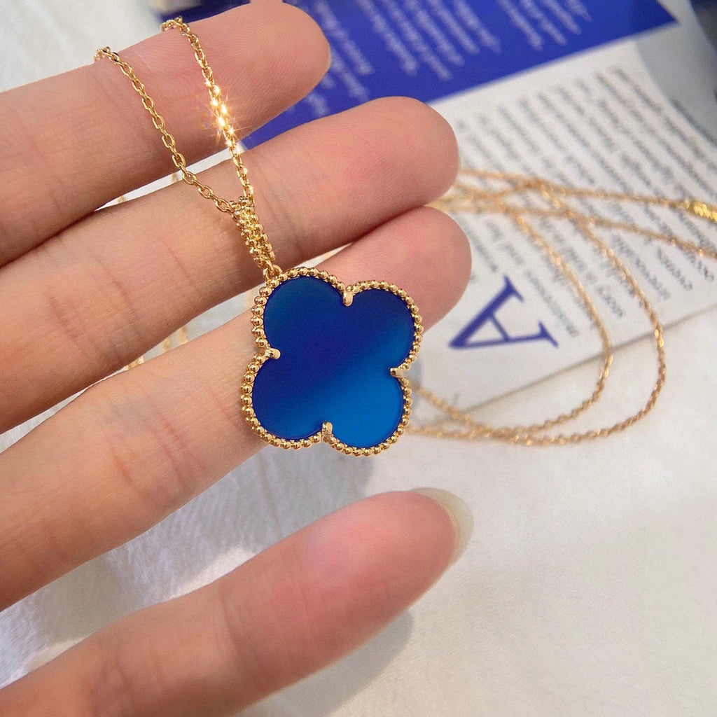 Magic Alhambra Agate Clover 18K Gold Necklace product image 11, provided for visual reference and product detail review