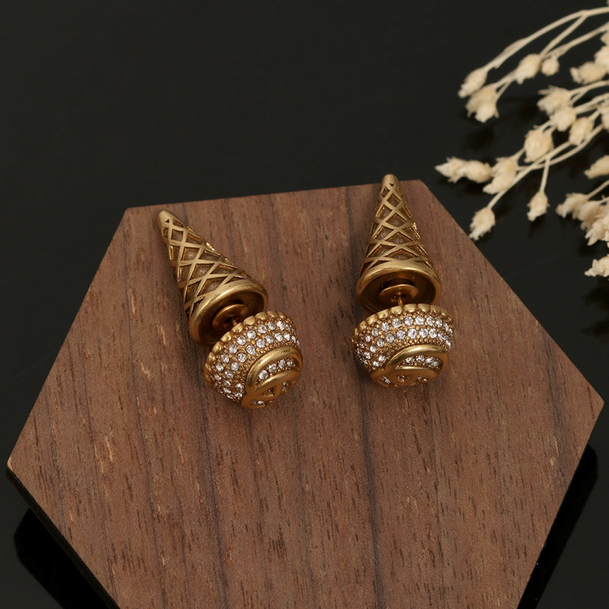 Gucci Double Vintage 18K Gold Earrings product image 6, provided for visual reference and product detail review