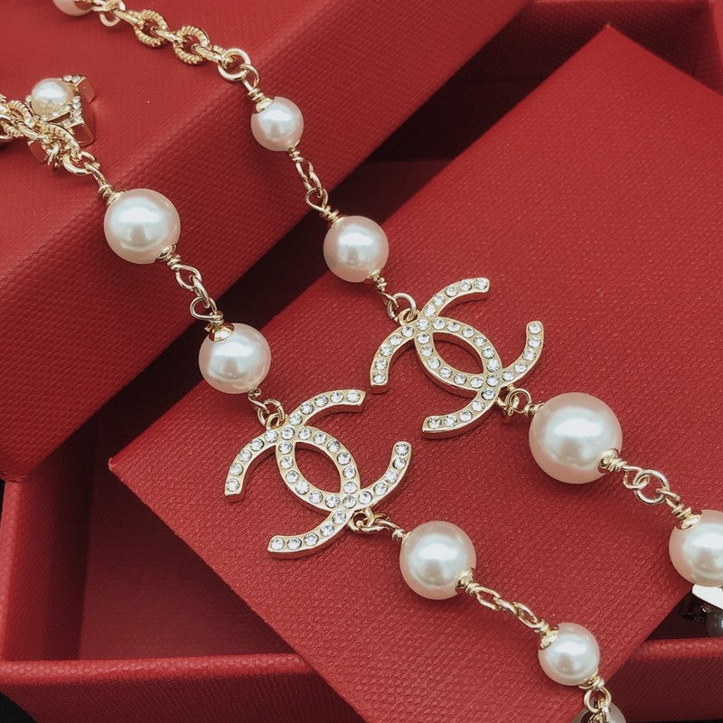 Chanel No.5 Star Long Pearl 18K Gold Necklace product image 6, provided for visual reference and product detail review