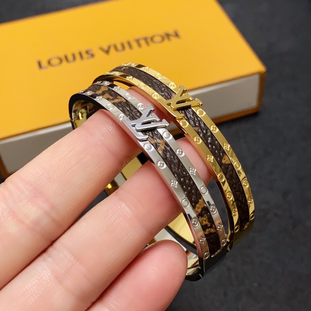 Louis Vuitton Leather Vintage 18K Gold Bracelet product image 7, provided for visual reference and product detail review