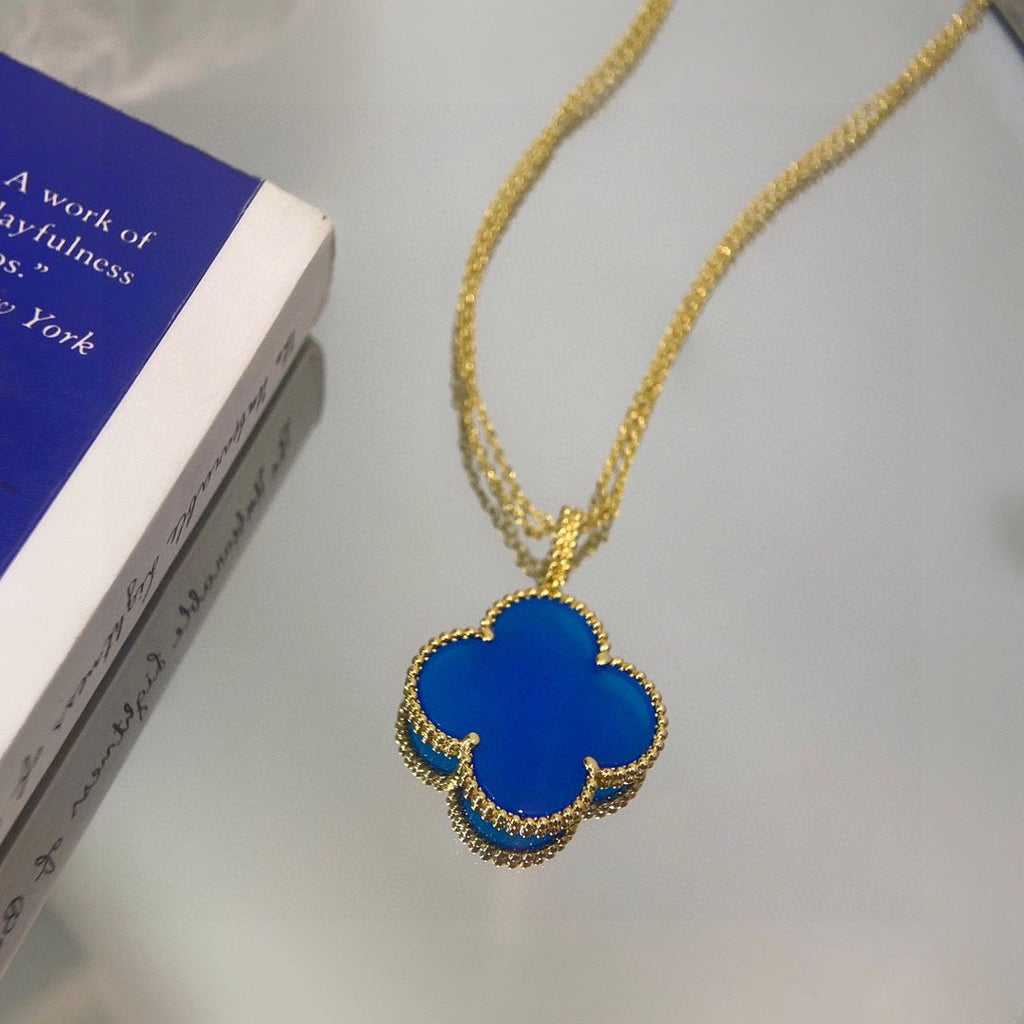Magic Alhambra Agate Clover 18K Gold Necklace product image 9, provided for visual reference and product detail review
