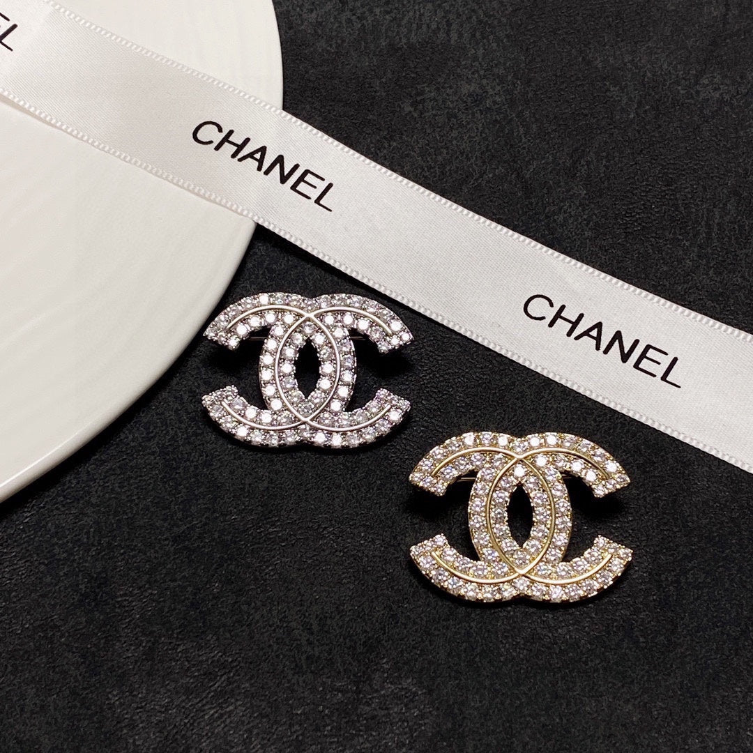 Chanel Diamonds Set Brooches 18K Gold Brooch product image 7, provided for visual reference and product detail review