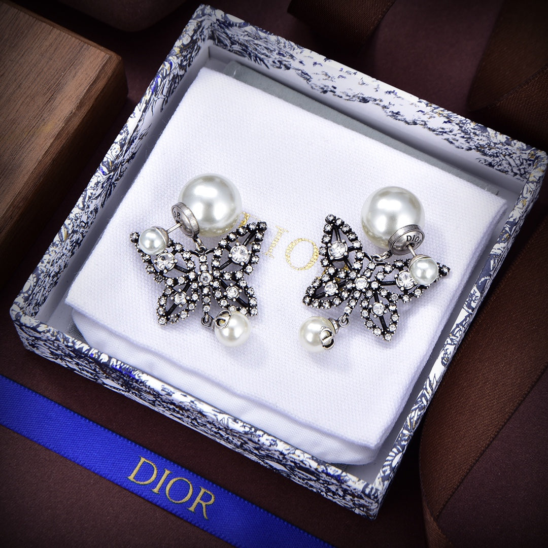 Dior Tribales Butterfly 18K Gold Earrings product image 4, provided for visual reference and product detail review