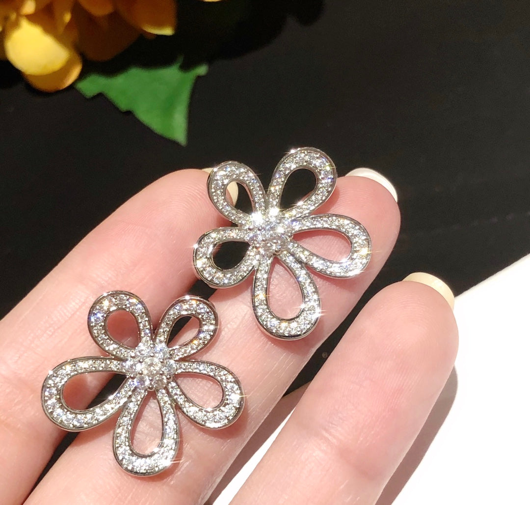 Flowerlace 18K Gold Earrings product image 4, provided for visual reference and product detail review