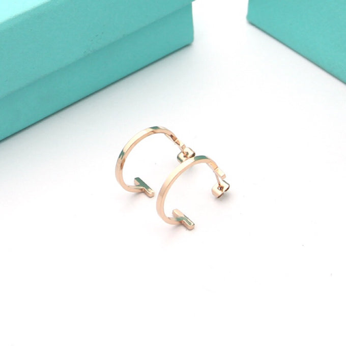 Tiffany Hoop 18K Gold Earrings product image 2, provided for visual reference and product detail review
