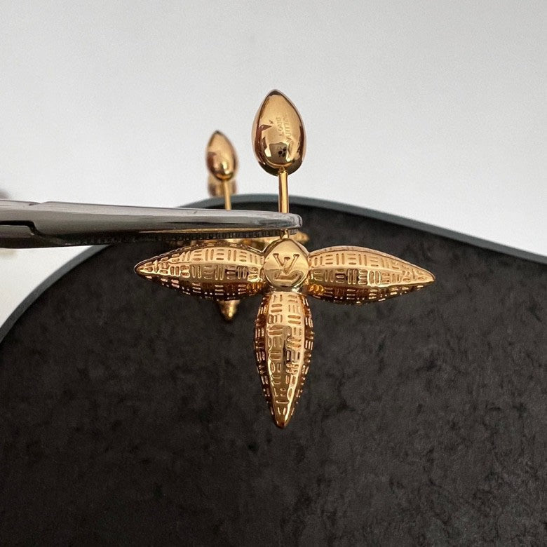 Louis Vuitton Louisette Stud 18K Gold Earrings product image 7, provided for visual reference and product detail review