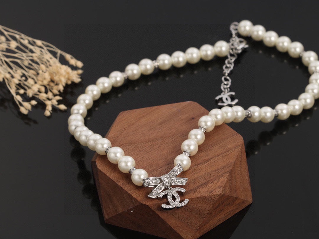 Chanel Centenary Pearls 18K Gold Necklace product image 7, provided for visual reference and product detail review