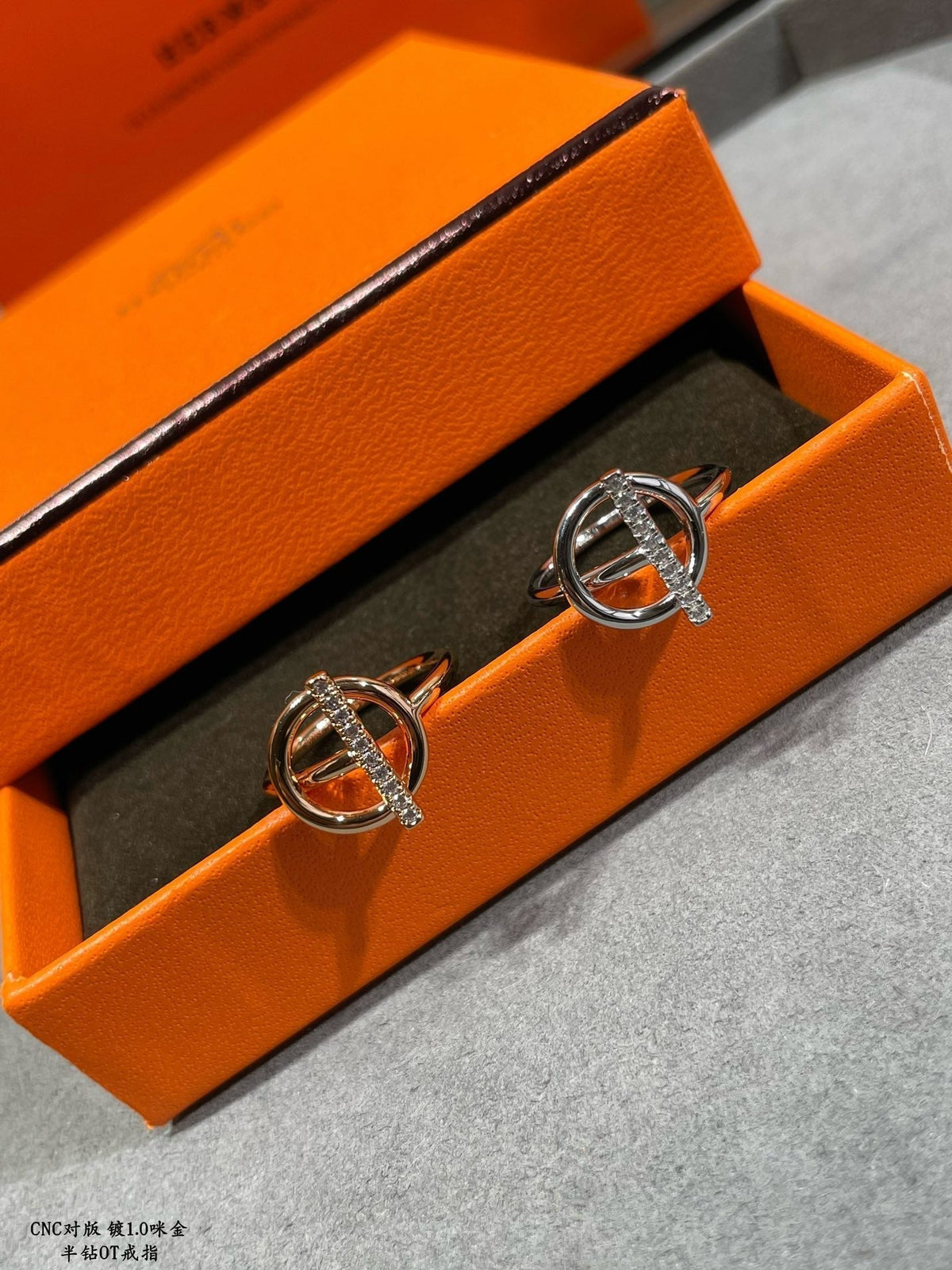 Hermes Echappee Diamond 18K Gold Ring product image 7, provided for visual reference and product detail review