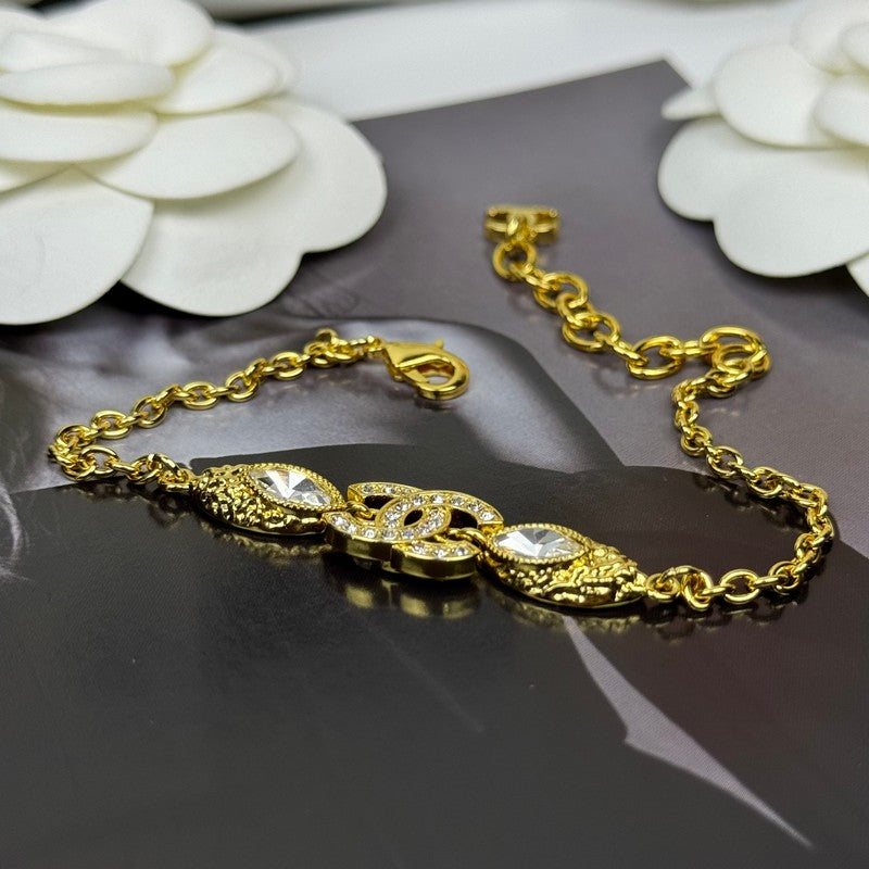 Chanel 26C Diamond Gold 18K Gold Bracelet product image 7, provided for visual reference and product detail review