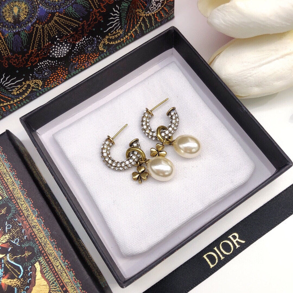 Dior March Grass Pearl Crystals 18K Gold Earrings product image 7, provided for visual reference and product detail review