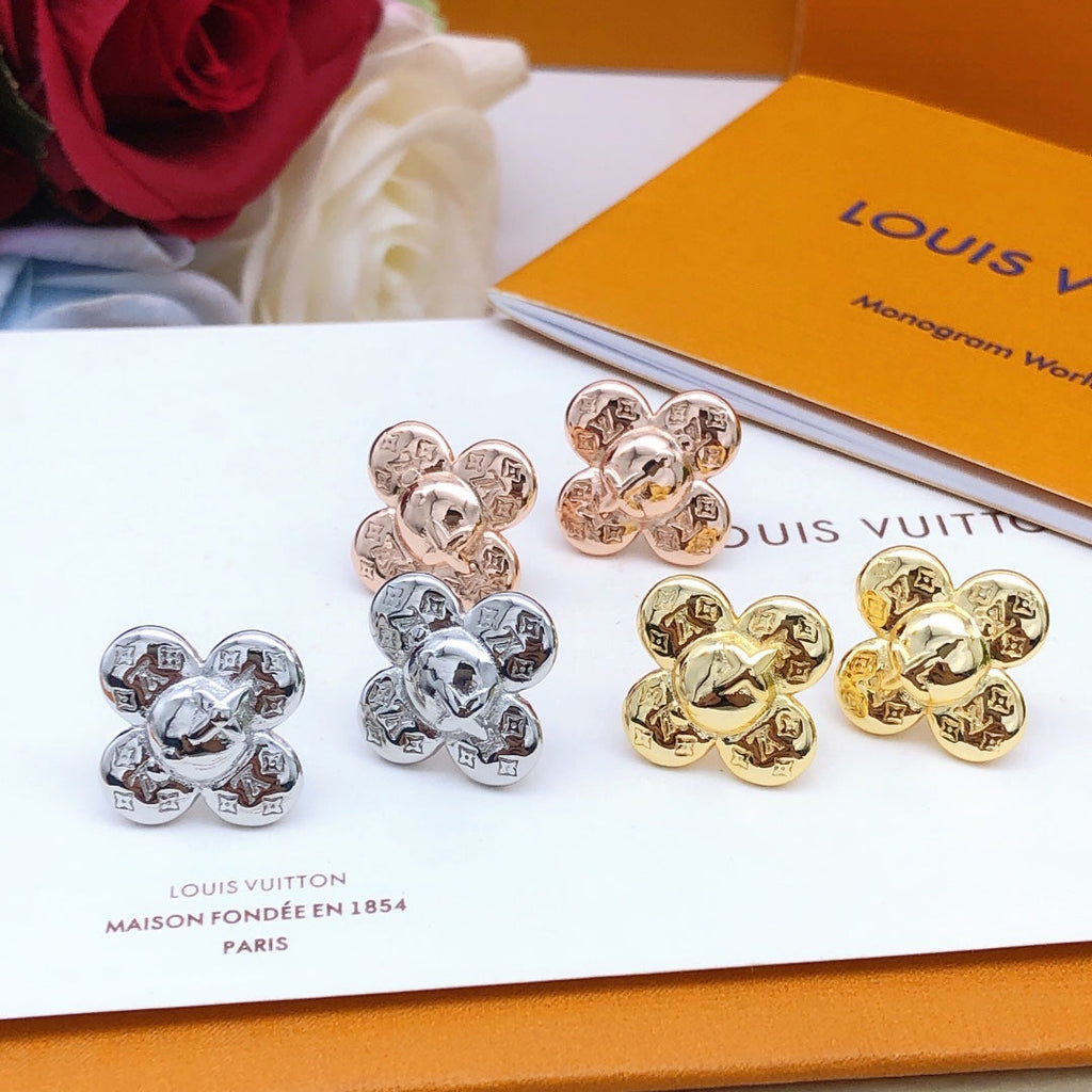 Louis Vuitton Vivienne 18K Gold Earrings product image 8, provided for visual reference and product detail review