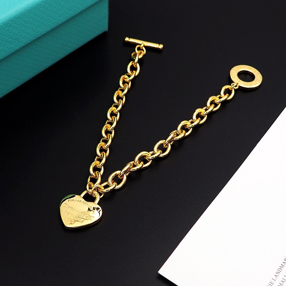 Tiffany Tag Chain 18K Gold Bracelet product image 9, provided for visual reference and product detail review
