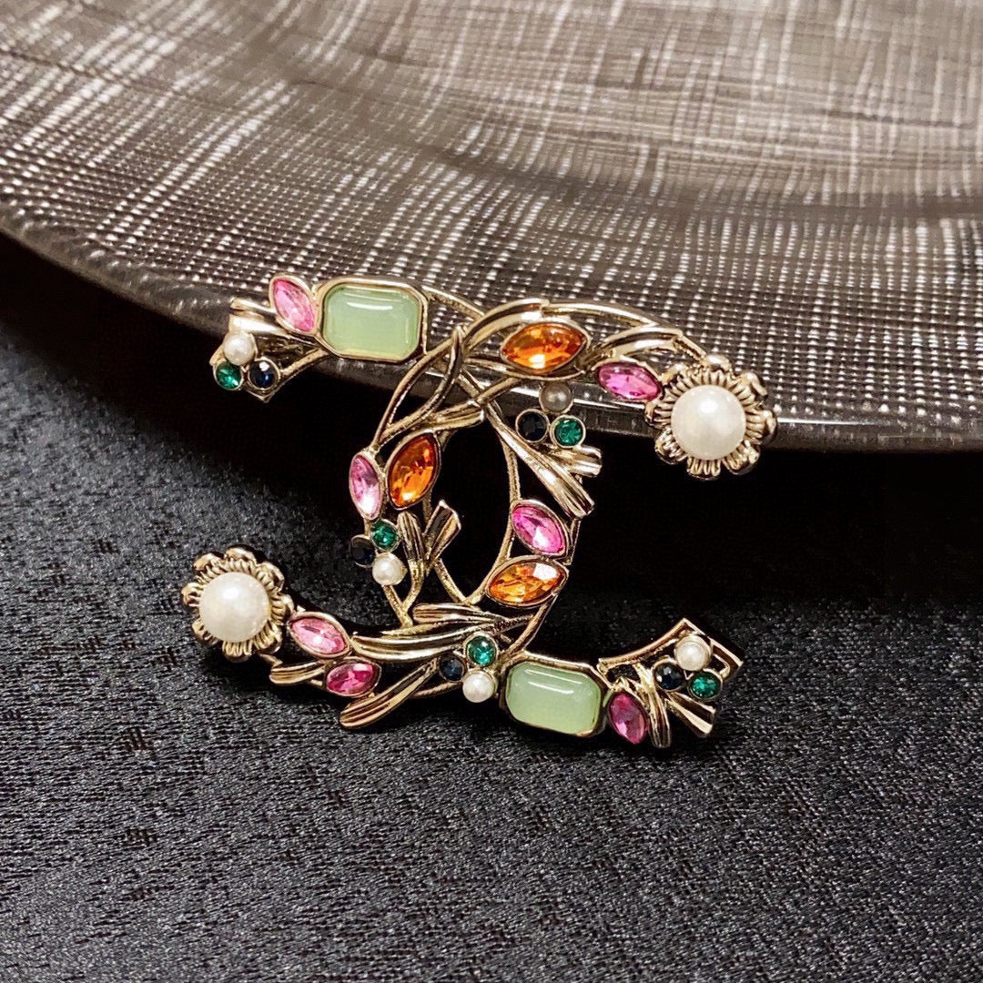 Chanel Crystal Flower 18K Gold Brooch product image 3, provided for visual reference and product detail review