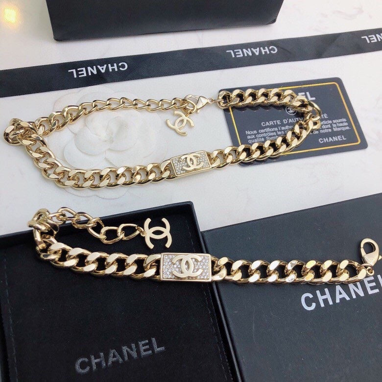 Chanel Diamonds Chain 18K Gold Necklace product image 7, provided for visual reference and product detail review
