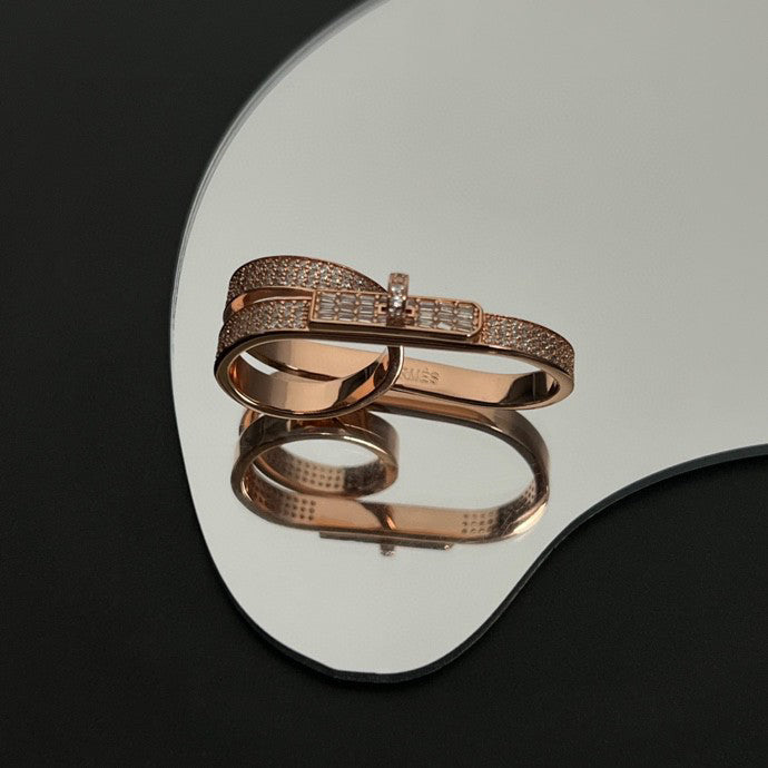 Hermes Kelly Gavroche Double 18K Gold Ring product image 7, provided for visual reference and product detail review