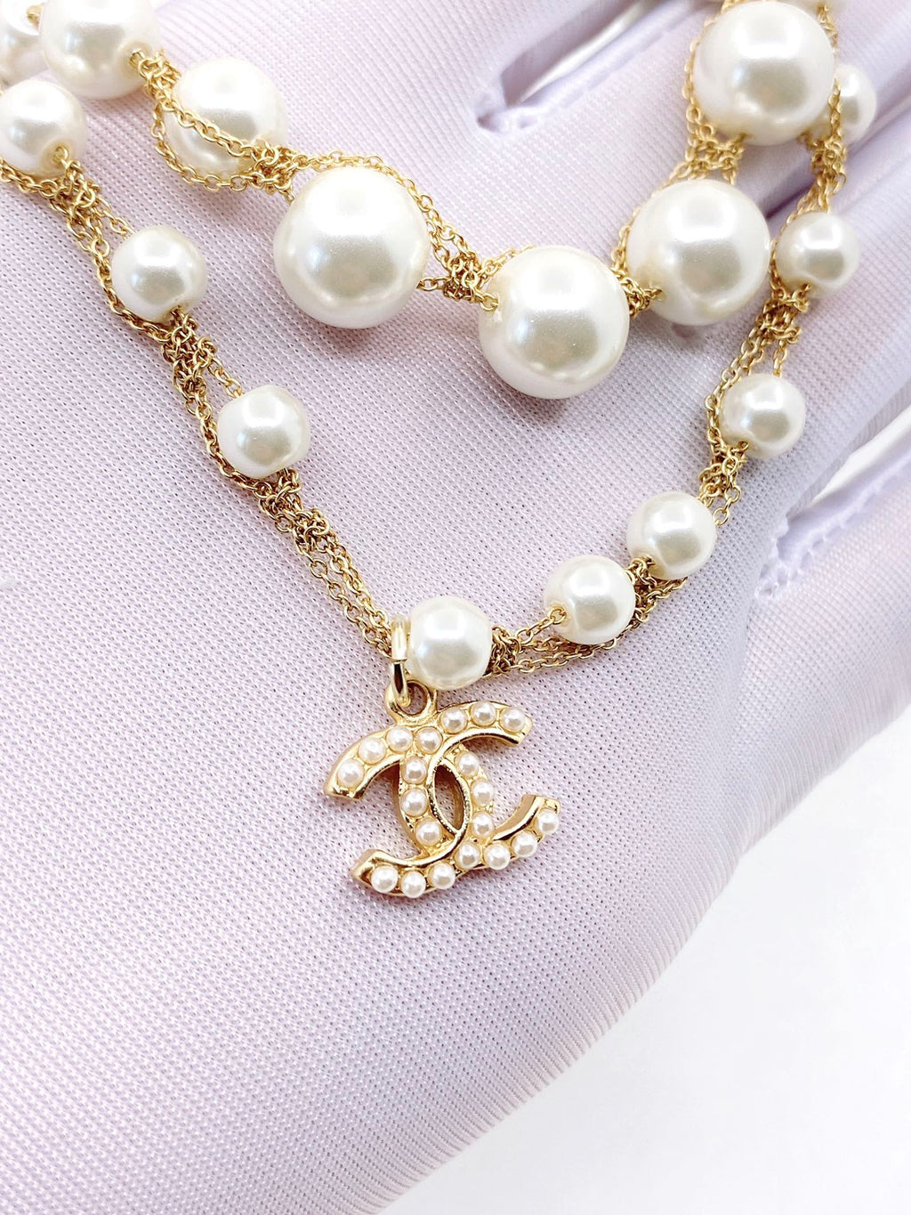 Chanel Pearls 18K Gold Necklace product image 7, provided for visual reference and product detail review