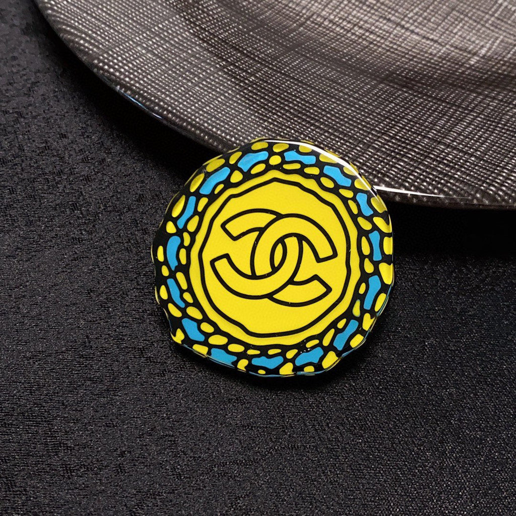 Chanel Color 18K Gold Brooch product image 8, provided for visual reference and product detail review
