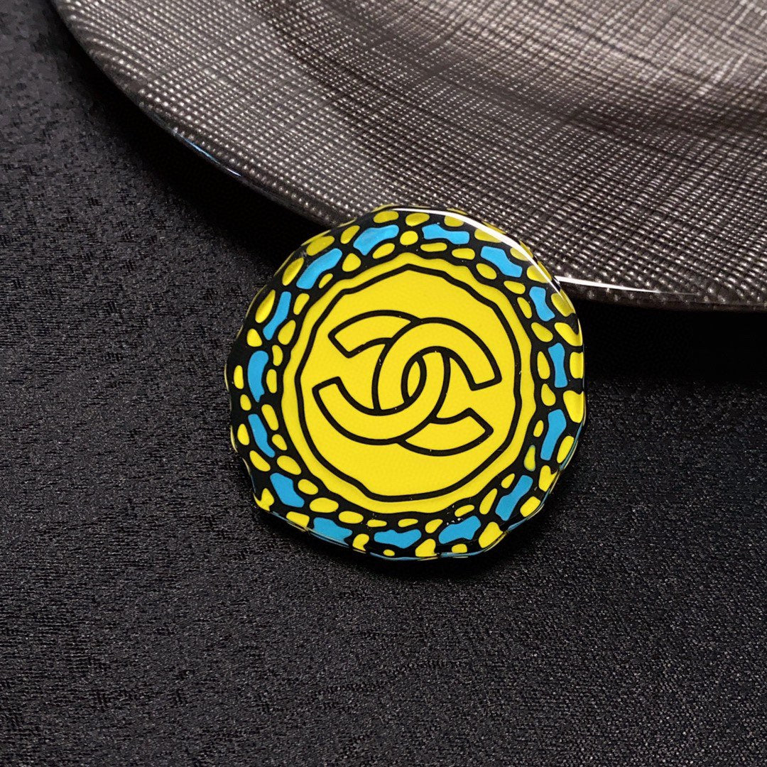 Chanel Color 18K Gold Brooch product image 8, provided for visual reference and product detail review