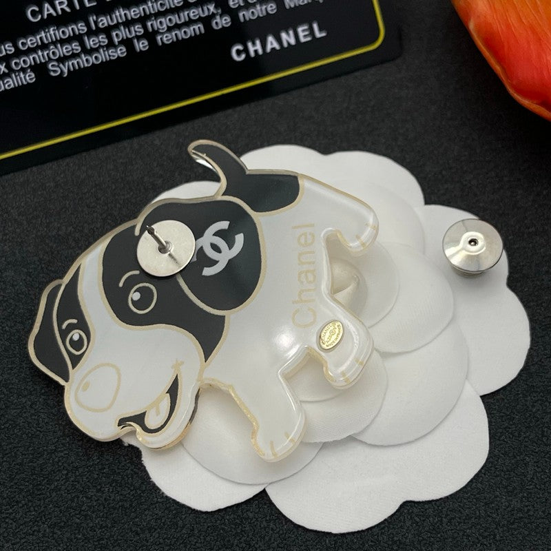 Chanel Dog 18K Gold Brooch product image 7, provided for visual reference and product detail review
