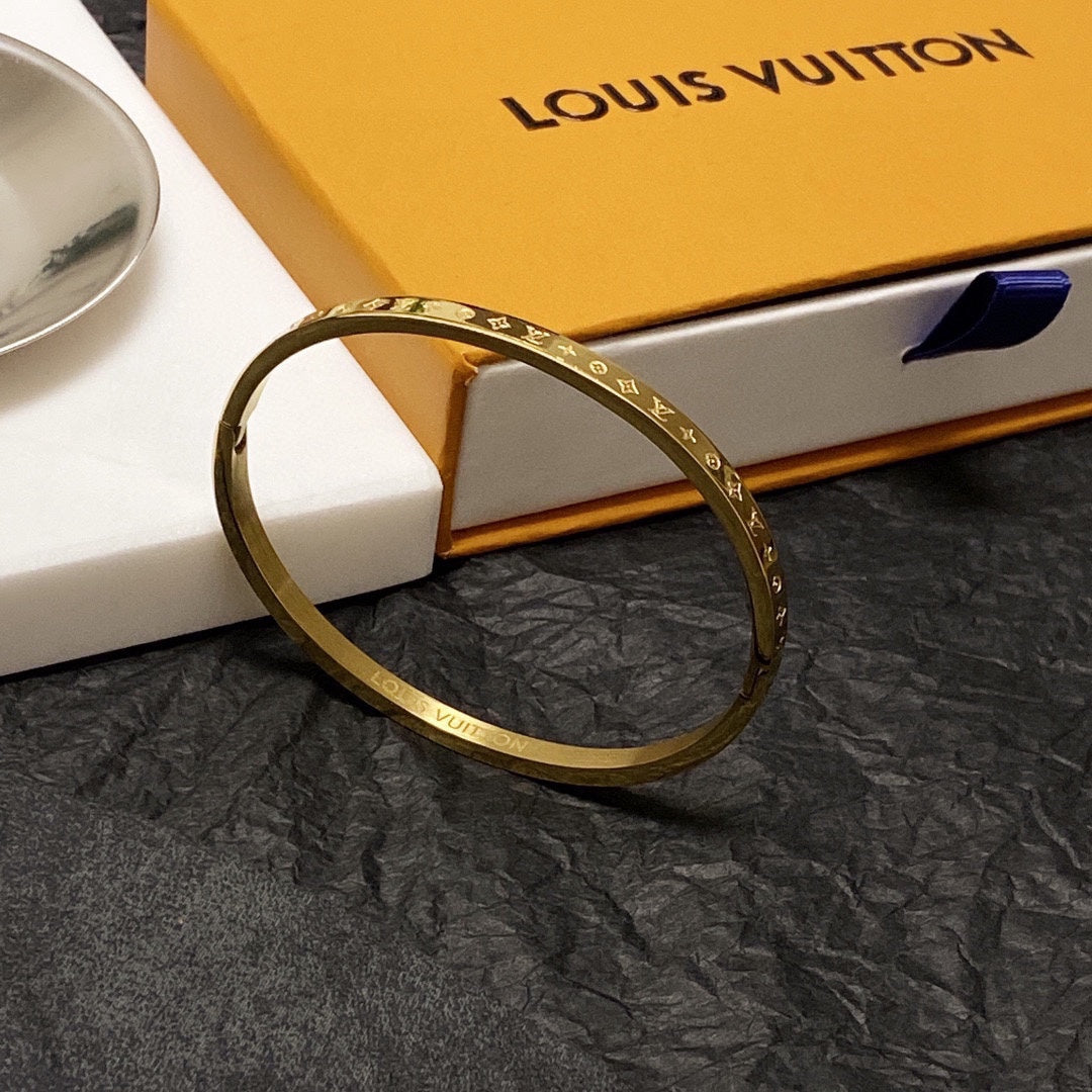 Louis Vuitton Vintage 18K Gold Bracelet product image 8, provided for visual reference and product detail review