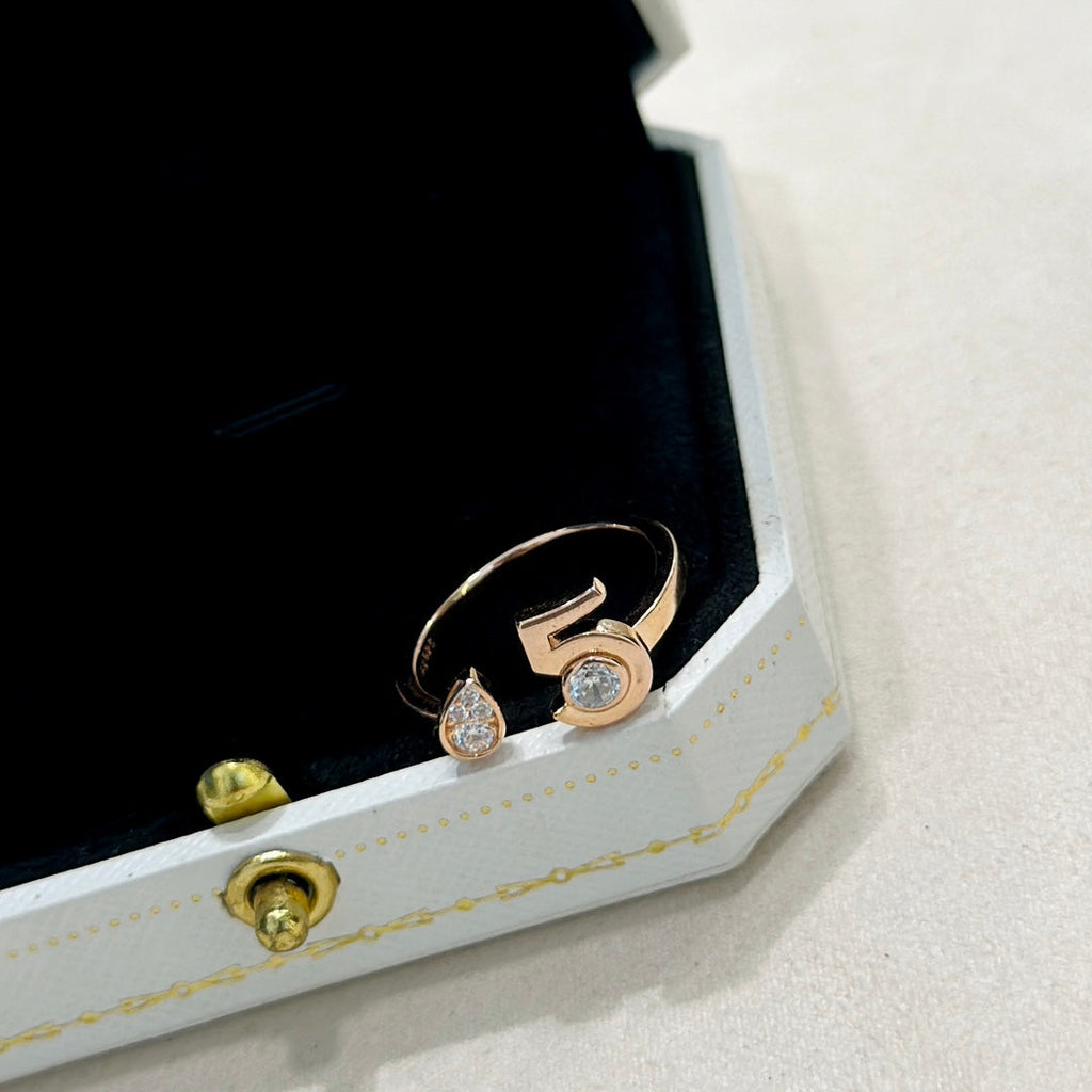 Chanel No.5 18K Gold Ring product image 5, provided for visual reference and product detail review