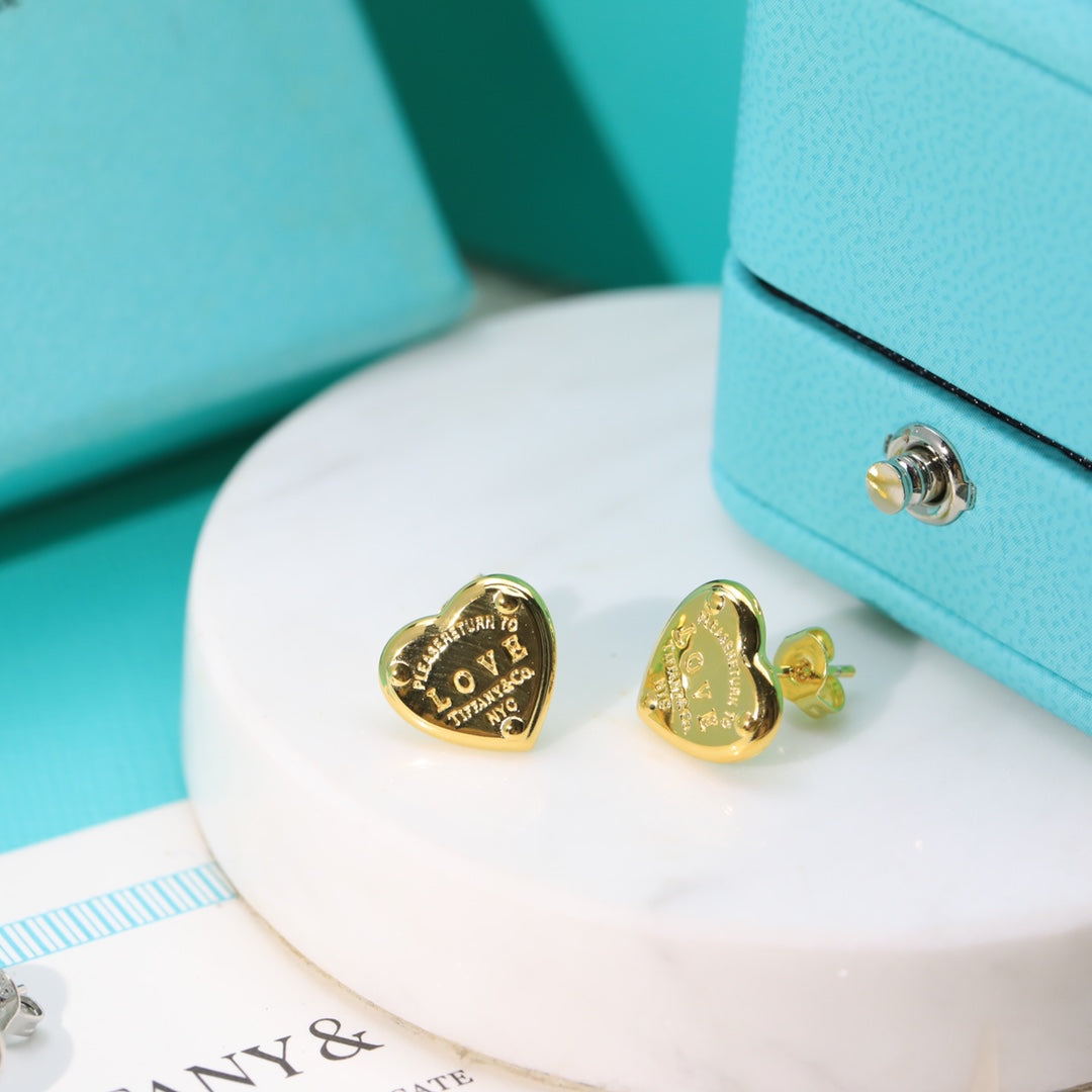 Tiffany Return to Love 18K Gold Earrings product image 9, provided for visual reference and product detail review