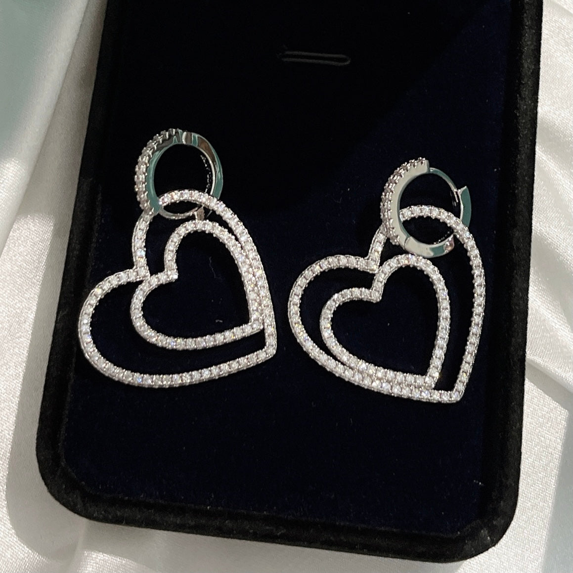 Tiffany Double Heart Diamond 18K Gold Earrings product image 6, provided for visual reference and product detail review