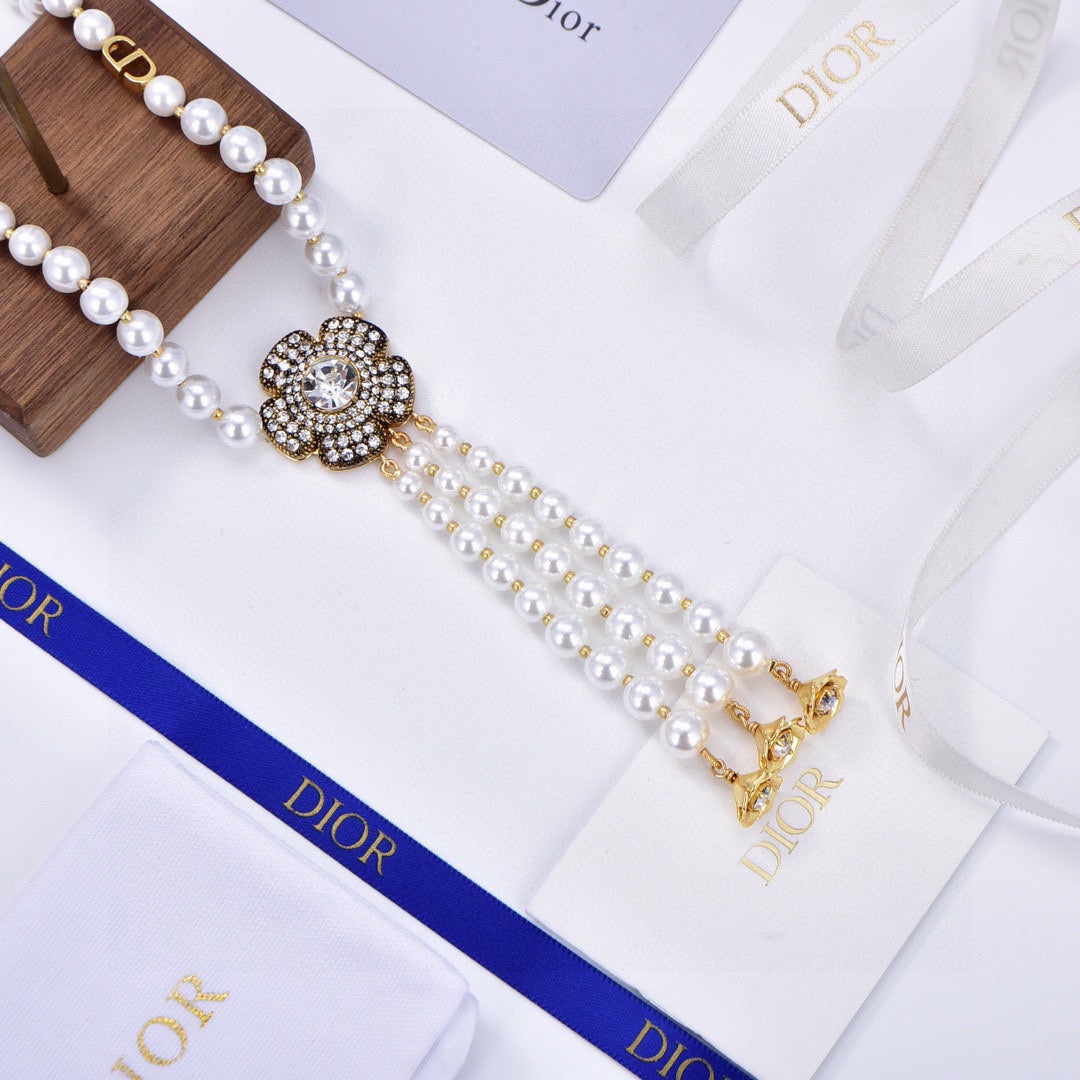 Dior Jardin Enchante 18K Gold Necklace product image 8, provided for visual reference and product detail review
