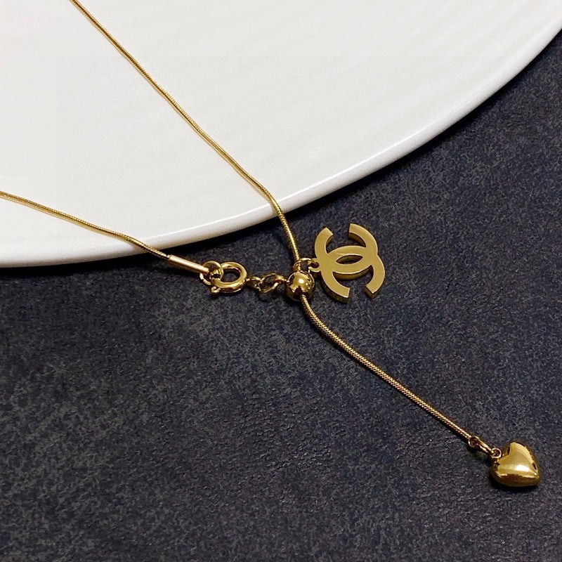 Chanel Heart Pendant Gold 18K Gold Necklace product image 8, provided for visual reference and product detail review