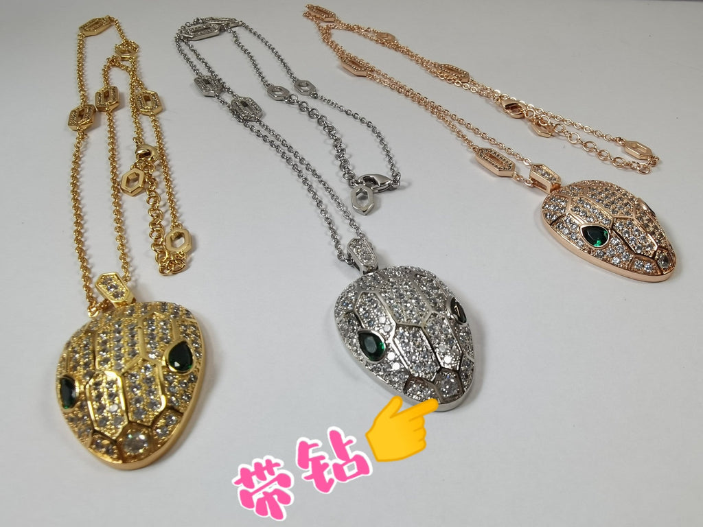 Bvlgari Serpenti Emerald 18K Gold Necklace product image 9, provided for visual reference and product detail review