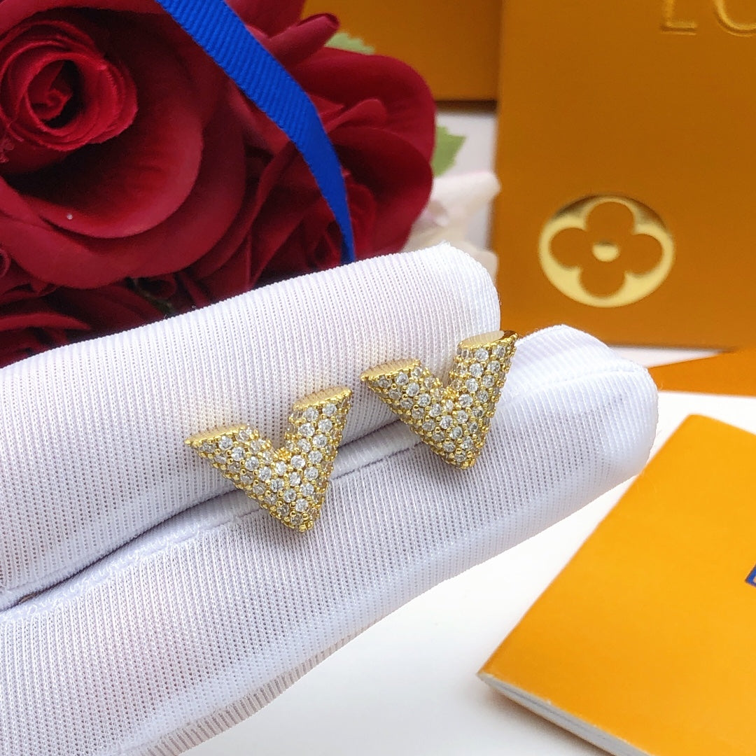 Louis Vuitton Diamonds 18K Gold Earrings product image 8, provided for visual reference and product detail review
