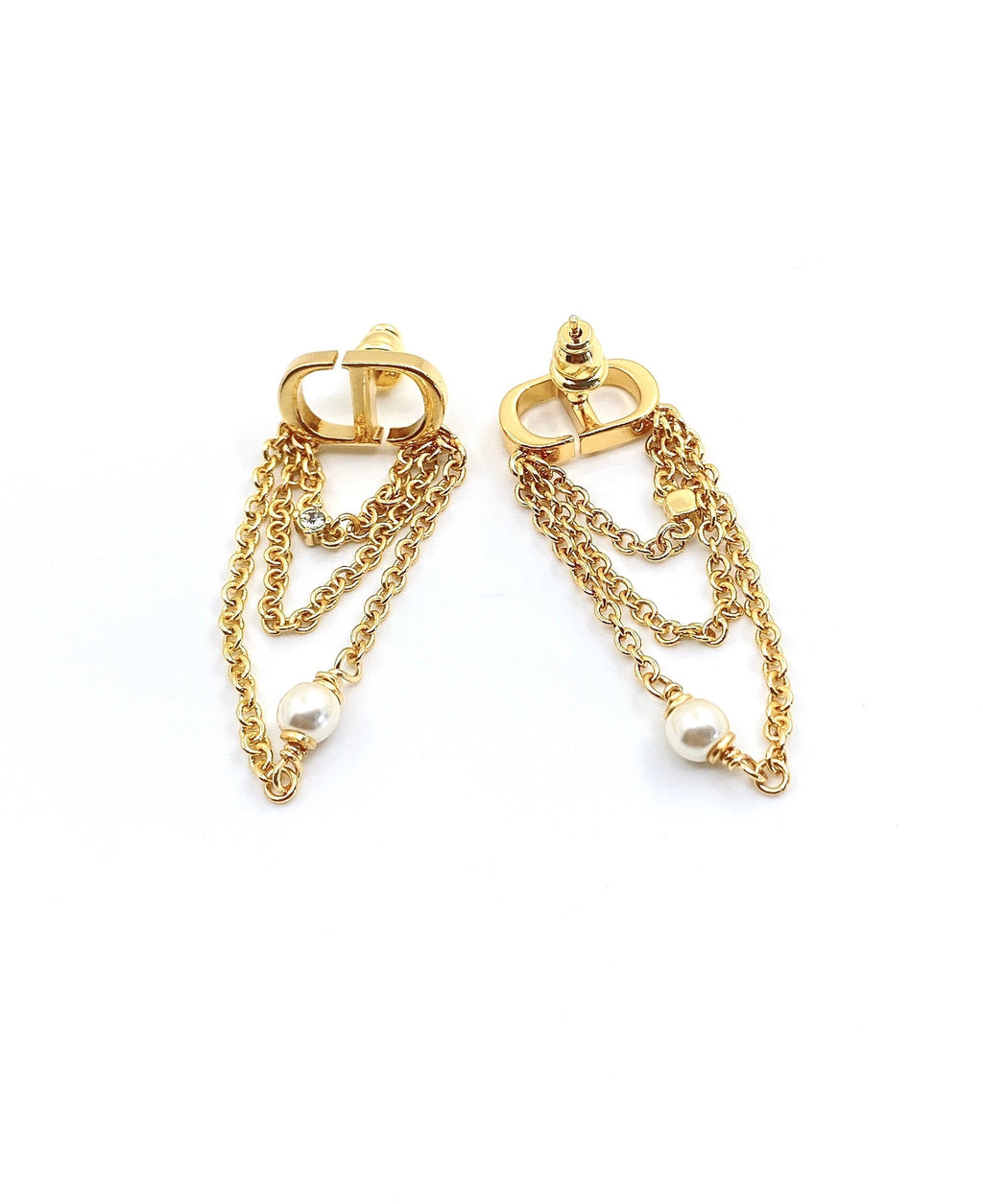 Dior Pearl Chain 18K Gold Earrings product image 2, provided for visual reference and product detail review