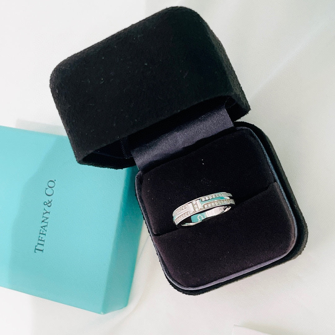 Tiffany Narrow Pave Diamond 18K Gold Ring product image 9, provided for visual reference and product detail review