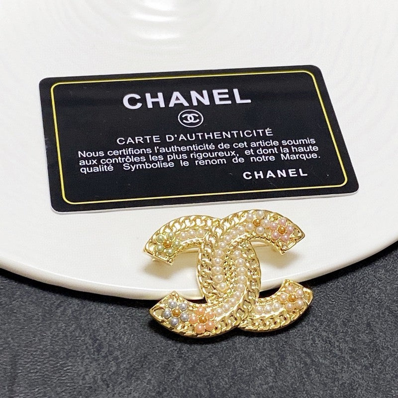 Chanel Pearl Gold 18K Gold Brooch product image 8, provided for visual reference and product detail review