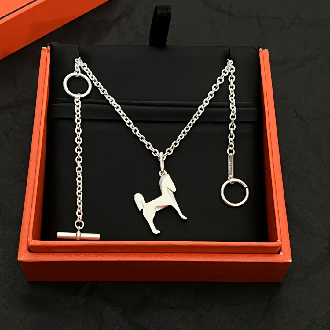 Hermes Panache Pendant 18K Gold Necklace product image 4, provided for visual reference and product detail review