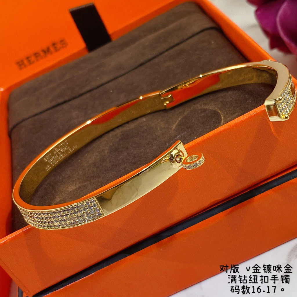 Hermes Kelly Diamonds 18K Yellow Gold Bracelet product image 10, provided for visual reference and product detail review