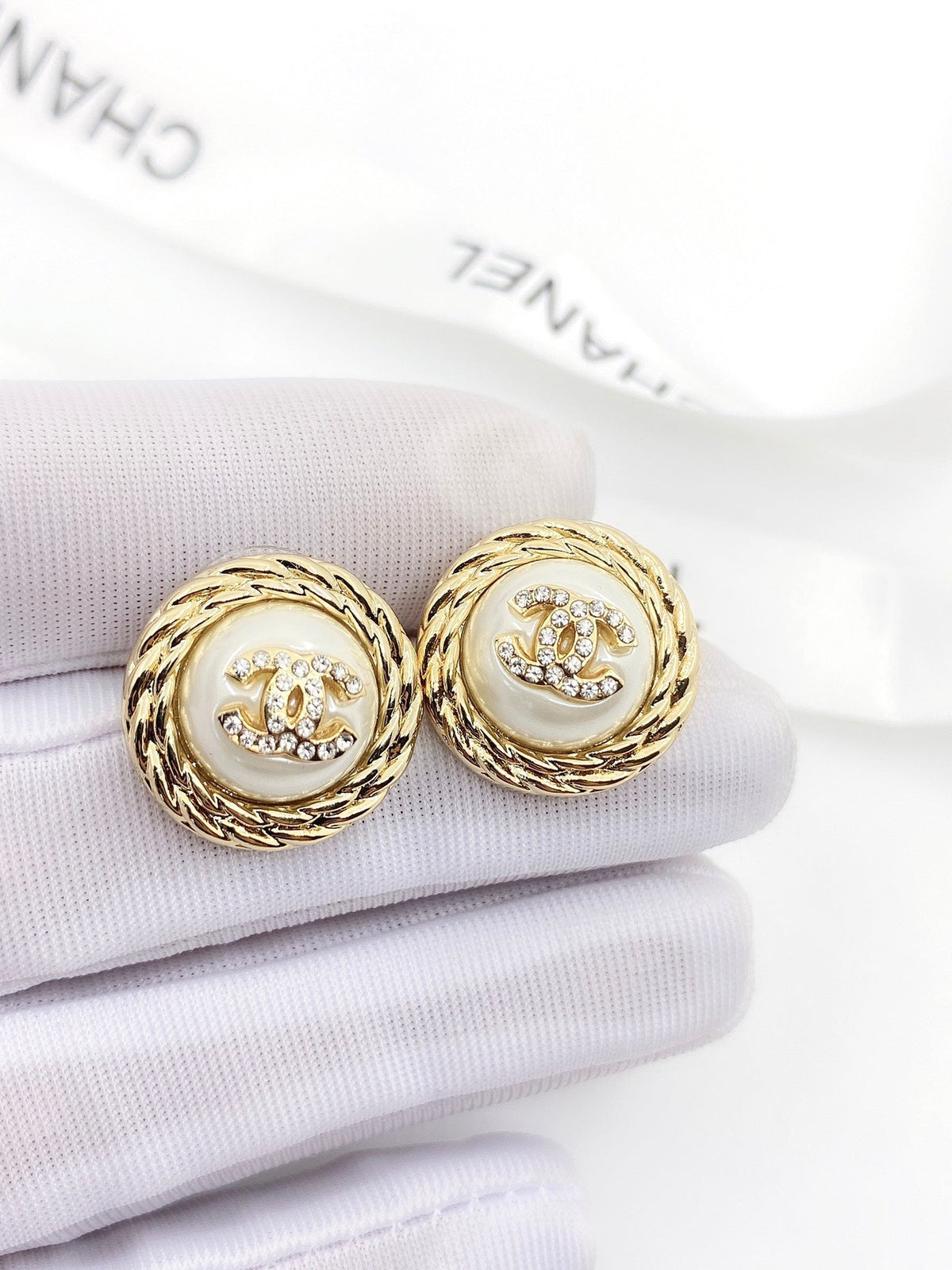 Chanel White Pearl 18K Gold Earrings product image 7, provided for visual reference and product detail review