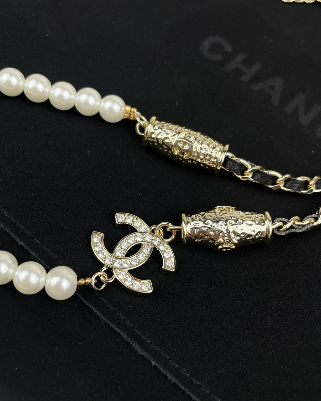 Chanel Crystals Choker 18K Gold Necklace product image 9, provided for visual reference and product detail review
