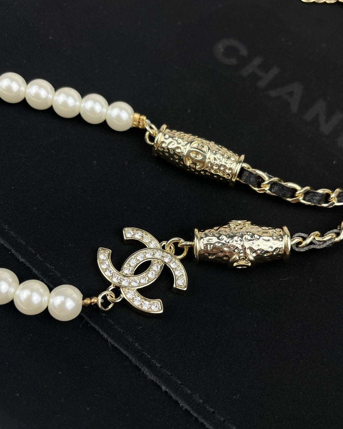 Chanel Crystals Choker 18K Gold Necklace product image 9, provided for visual reference and product detail review