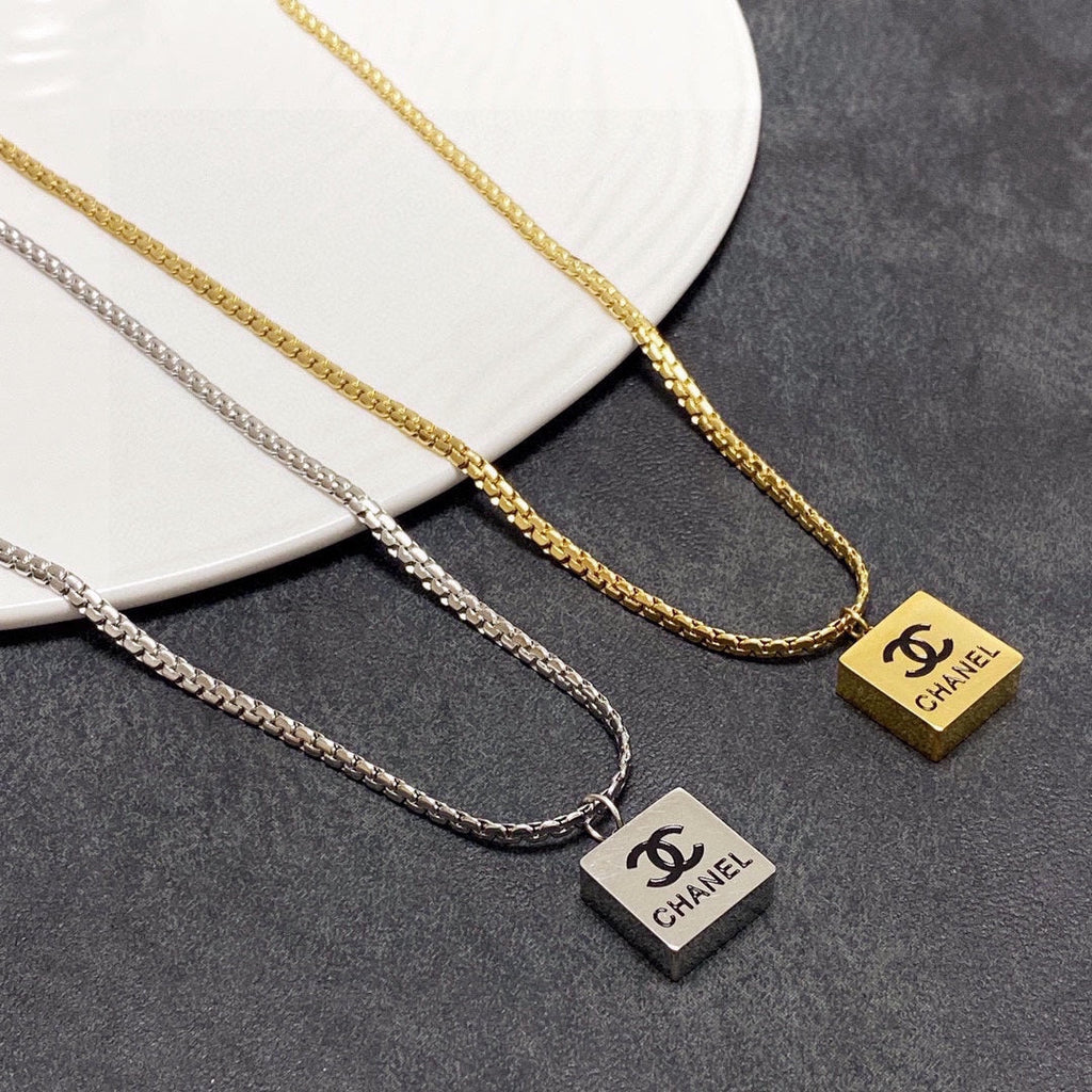 Chanel Pendant 18K Gold Necklace product image 5, provided for visual reference and product detail review
