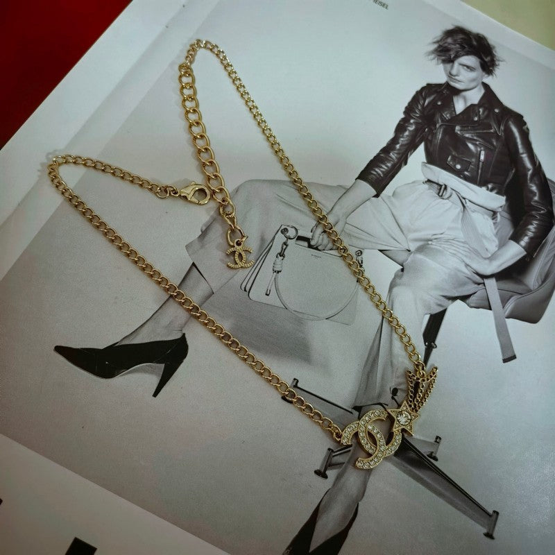 Chanel Star Diamond 18K Gold Necklace product image 2, provided for visual reference and product detail review
