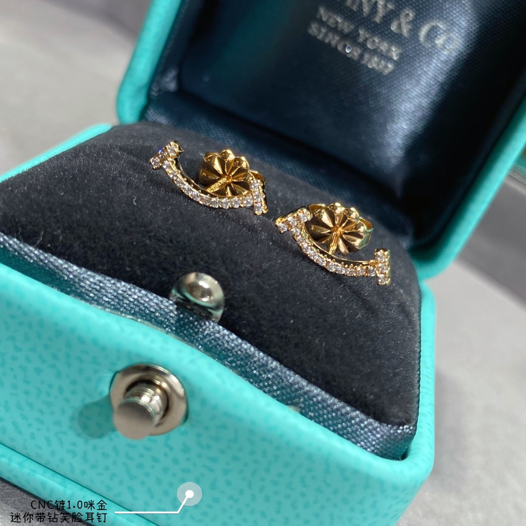 Tiffany Smile Diamonds 18K Gold Earrings product image 4, provided for visual reference and product detail review