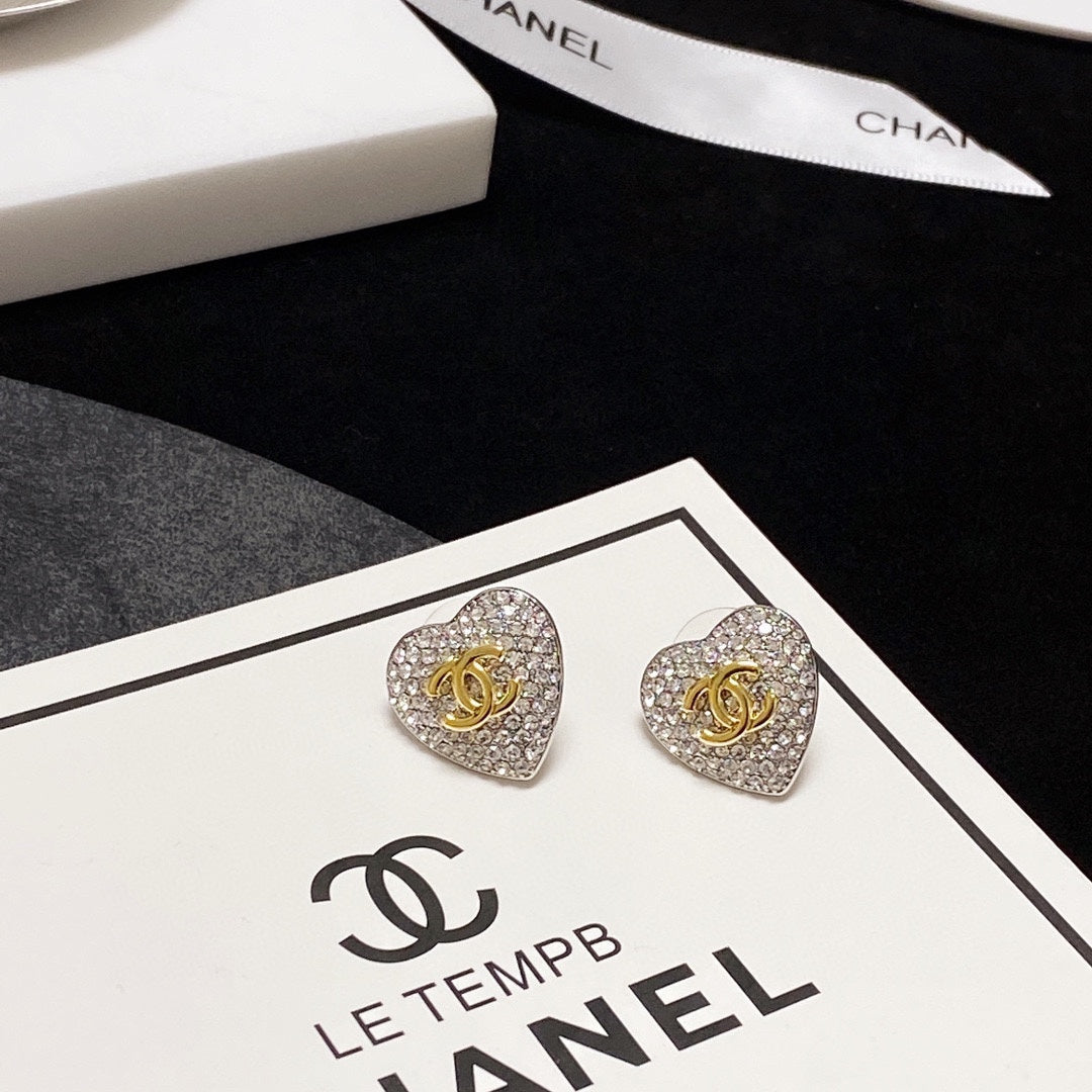 Chanel Heart Diamonds 18K Gold Earrings product image 8, provided for visual reference and product detail review