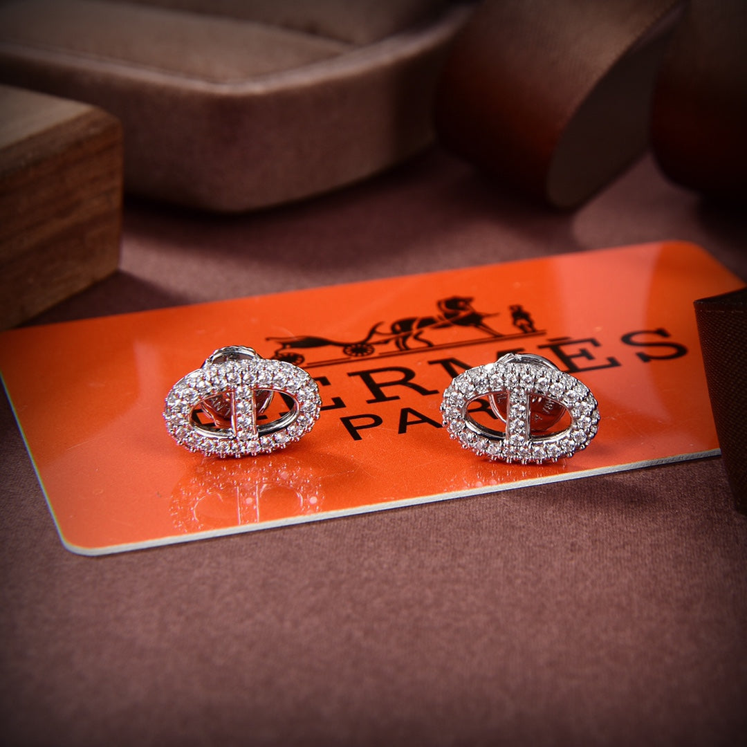 Hermes Farandole Diamond 18K Gold Earrings product image 6, provided for visual reference and product detail review