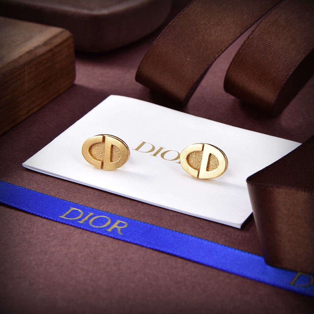 Dior Forever 18K Gold Earrings product image 6, provided for visual reference and product detail review